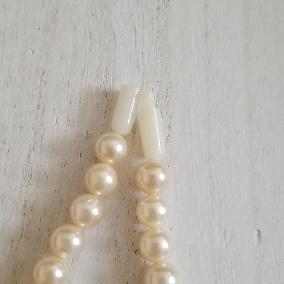 Faux Pearl Necklace - Picture 4 of 6